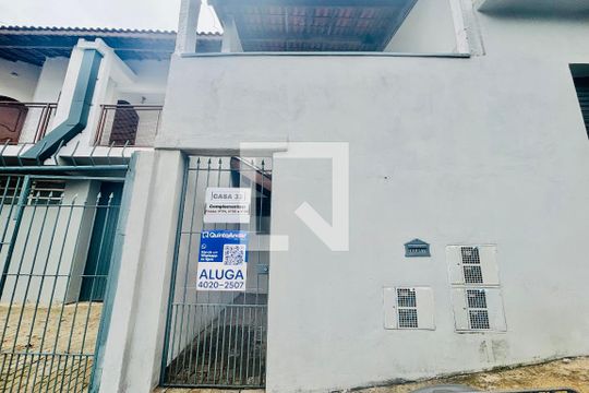 Fachada de casa para alugar com 1 quarto, 40m² em Vila Carmosina, São Paulo