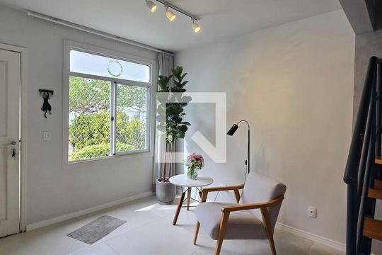 Sala  de casa de condomínio à venda com 3 quartos, 98m² em Parque Renato Maia, Guarulhos