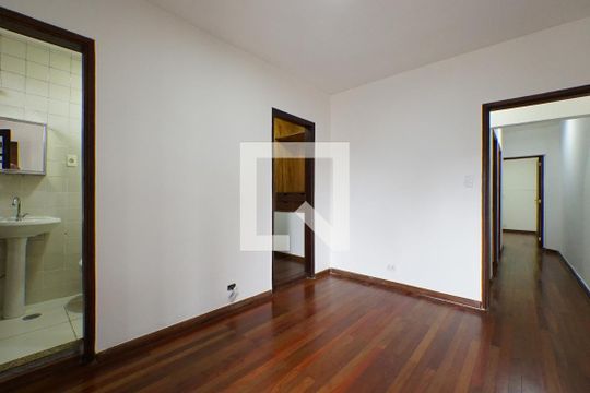 Suíte de casa para alugar com 3 quartos, 100m² em Bosque da Saúde, São Paulo
