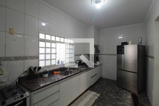 Cozinha de casa à venda com 3 quartos, 135m² em São João Batista, Belo Horizonte
