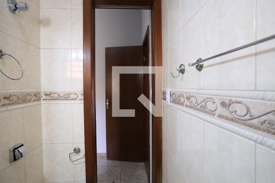 Banheiro da Suíte de casa para alugar com 3 quartos, 212m² em Cachoeirinha, Belo Horizonte