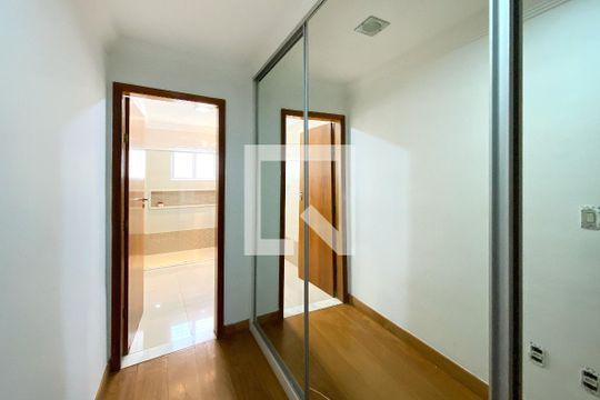 Closet da suíte 2 de casa à venda com 5 quartos, 534m² em Barroca, Belo Horizonte