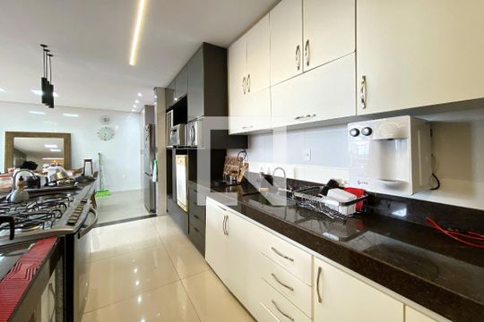 Cozinha de casa à venda com 5 quartos, 534m² em Barroca, Belo Horizonte