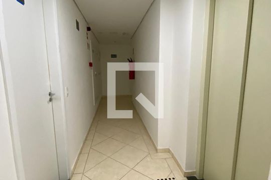 Hall de entrada  de apartamento para alugar com 2 quartos, 45m² em Paulicéia, São Bernardo do Campo