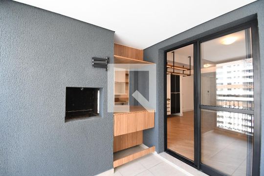 Varanda com churrasqueira de apartamento para alugar com 2 quartos, 90m² em Água Verde, Curitiba