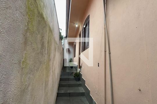 Corredor de kitnet/studio para alugar com 1 quarto, 30m² em Parque Alexandre, Cotia