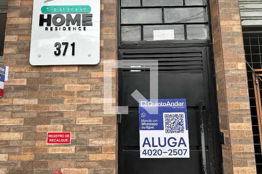 Placa instalada em 28/10 com o código PRWW-1145 de kitnet/studio para alugar com 1 quarto, 25m² em Jardim Maria Amelia, Jacareí