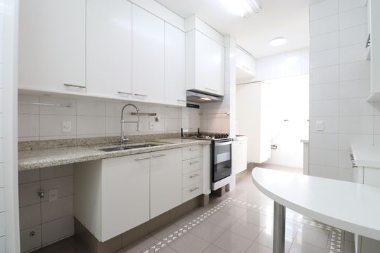 Cozinha  de apartamento para alugar com 3 quartos, 130m² em Alto de Pinheiros, São Paulo