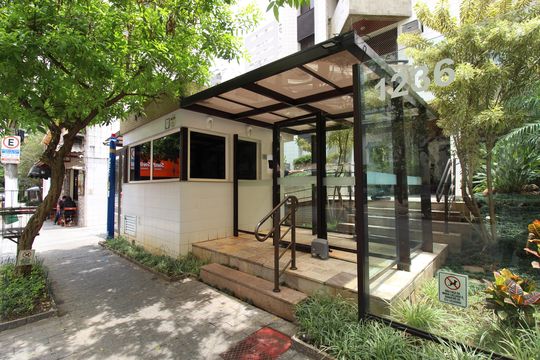 Fachada e Portaria de apartamento para alugar com 3 quartos, 125m² em Indianópolis, São Paulo