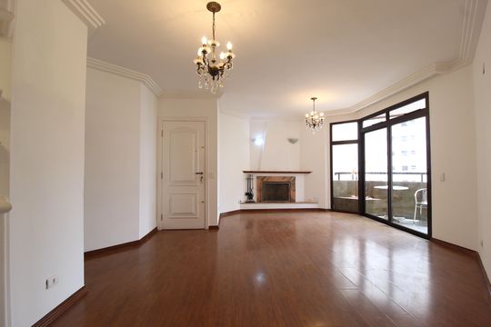 Sala de apartamento para alugar com 3 quartos, 125m² em Indianópolis, São Paulo