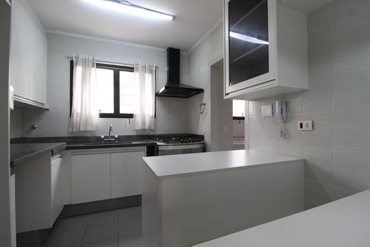 Cozinha de apartamento para alugar com 3 quartos, 125m² em Indianópolis, São Paulo