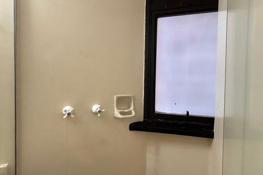 Banheiro social de apartamento à venda com 1 quarto, 50m² em Campo Belo, São Paulo