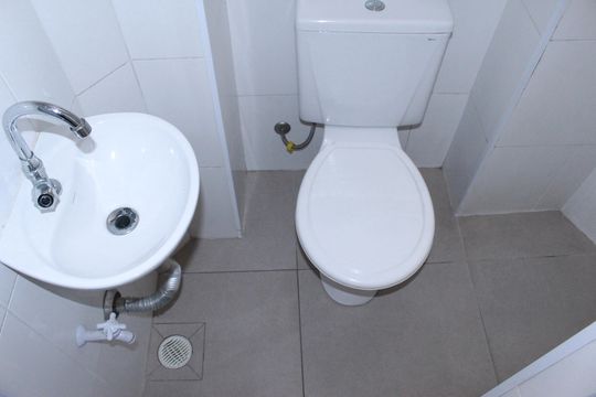 Banheiro de kitnet/studio para alugar com 1 quarto, 20m² em Centro, São Paulo