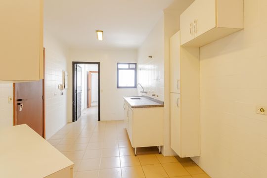 Cozinha de apartamento à venda com 3 quartos, 132m² em Moema, São Paulo