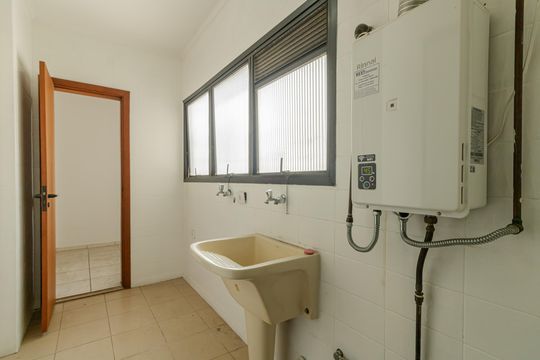 Cozinha de apartamento à venda com 3 quartos, 132m² em Moema, São Paulo