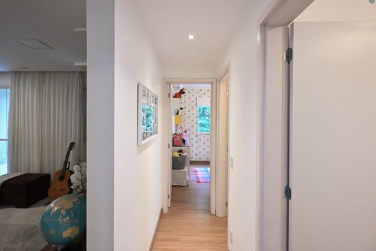 Corredor de apartamento para alugar com 3 quartos, 102m² em Lar São Paulo, São Paulo