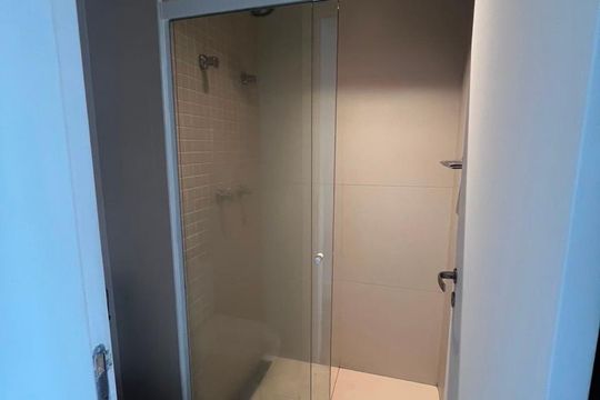 Banheiro social de apartamento para alugar com 1 quarto, 40m² em Pinheiros, São Paulo