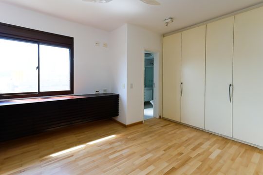 Suíte 1 de apartamento à venda com 3 quartos, 185m² em Real Parque, São Paulo