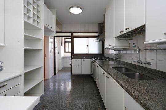 cozinha de apartamento para alugar com 3 quartos, 185m² em Real Parque, São Paulo