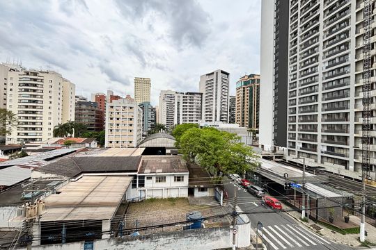 Vista de apartamento à venda com 2 quartos, 69m² em Vila Olímpia, São Paulo