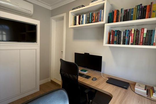 Suíte  de apartamento à venda com 3 quartos, 93m² em Vila Olímpia, São Paulo