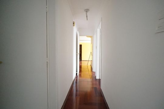 Corredor de apartamento para alugar com 3 quartos, 133m² em Paraíso, São Paulo