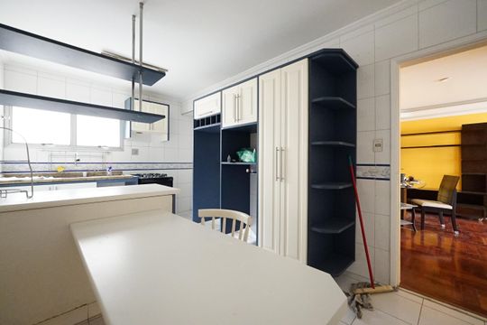 Cozinha de apartamento para alugar com 3 quartos, 133m² em Paraíso, São Paulo