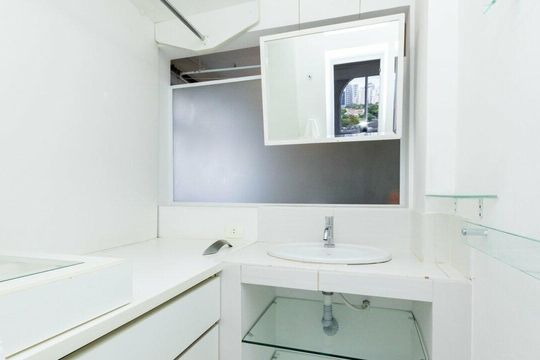 Banheiro de apartamento à venda com 1 quarto, 70m² em Vila Olímpia, São Paulo
