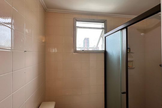 Banheiro de apartamento para alugar com 1 quarto, 70m² em Chácara Santo Antônio (zona Sul), São Paulo