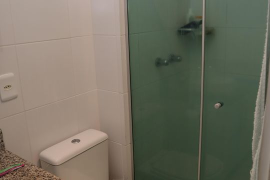 Banheiro social de apartamento para alugar com 2 quartos, 70m² em Barra da Tijuca, Rio de Janeiro