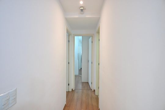 Corredor de apartamento para alugar com 2 quartos, 48m² em Parque Reboucas, São Paulo