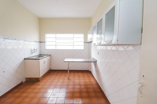 Cozinha de apartamento para alugar com 2 quartos, 84m² em Santa Teresinha, São Paulo