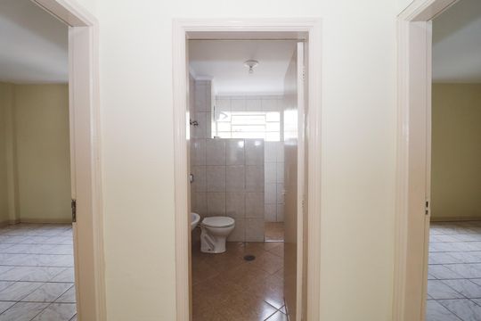 Corredor de apartamento para alugar com 2 quartos, 84m² em Santa Teresinha, São Paulo