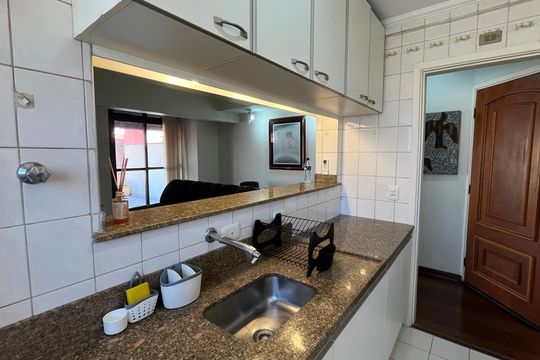 Cozinha de apartamento à venda com 1 quarto, 87m² em Centro, Campinas