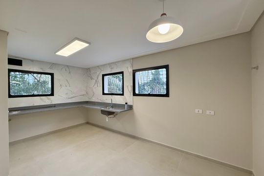 Cozinha de apartamento à venda com 3 quartos, 180m² em Santo Amaro, São Paulo