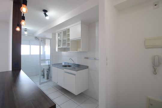Cozinha de apartamento para alugar com 2 quartos, 64m² em Jardim Prudência, São Paulo