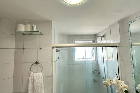 Banheiro da Suíte de apartamento à venda com 3 quartos, 136m² em Botafogo, Rio de Janeiro