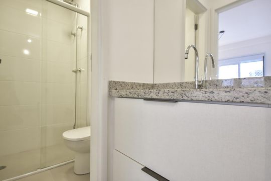 Banheiro Social de apartamento para alugar com 1 quarto, 38m² em Vila Suzana, São Paulo