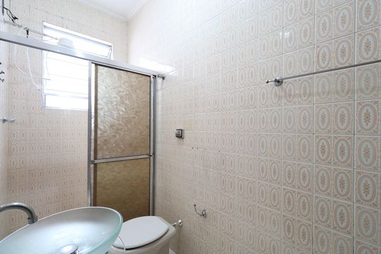 Banheiro de casa para alugar com 3 quartos, 90m² em Vila Anastácio, São Paulo