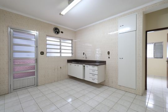 Cozinha de casa para alugar com 3 quartos, 90m² em Vila Anastácio, São Paulo