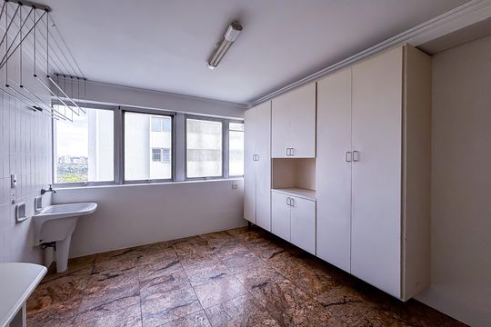 Área de serviço de apartamento para alugar com 3 quartos, 170m² em Boaçava, São Paulo