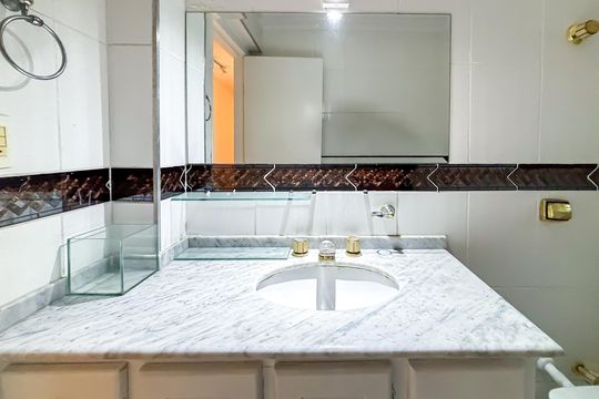 Banheiro de apartamento à venda com 2 quartos, 74m² em Jardim Paulista, São Paulo