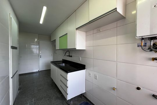 Cozinha de apartamento para alugar com 4 quartos, 143m² em Barra da Tijuca, Rio de Janeiro