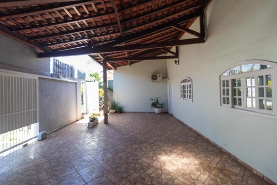 Garagem de casa para alugar com 4 quartos, 200m² em Parque Imperador, Campinas