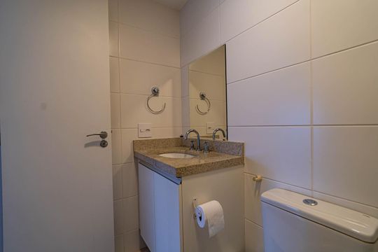 Banheiro de kitnet/studio para alugar com 1 quarto, 34m² em Consolação, São Paulo