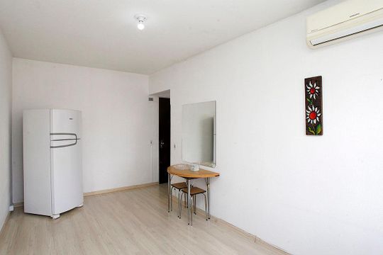 Sala de apartamento para alugar com 1 quarto, 45m² em Azenha, Porto Alegre