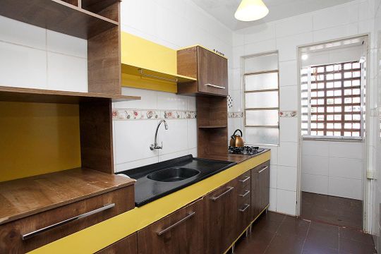 Cozinha + Área de Serviço de apartamento para alugar com 1 quarto, 45m² em Azenha, Porto Alegre