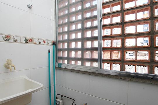 Área de serviço de apartamento para alugar com 1 quarto, 45m² em Azenha, Porto Alegre