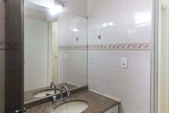 Banheiro Social de apartamento para alugar com 2 quartos, 80m² em Saúde, São Paulo