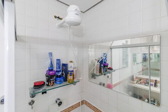 Banheiro da Suíte 2 de apartamento para alugar com 3 quartos, 146m² em Pinheiros, São Paulo